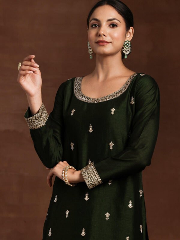 Green Embroidered Silk Blend Straight Suit With Dupatta - Image 5