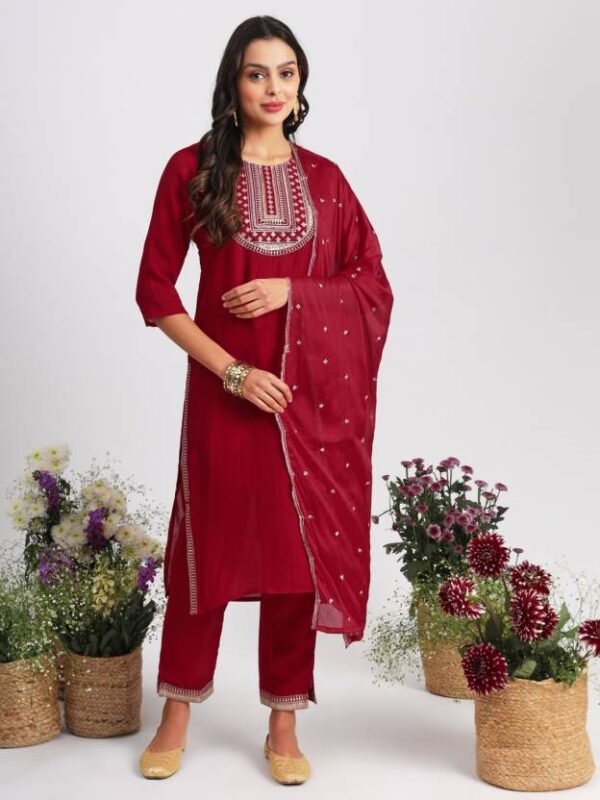 Women Silk Blend Kurta Pant Dupatta Set