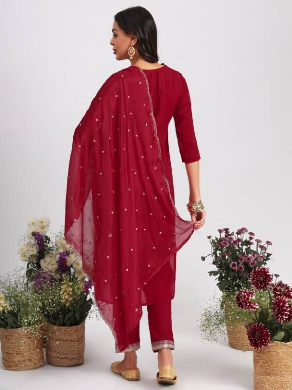 Women Silk Blend Kurta Pant Dupatta Set - Image 2