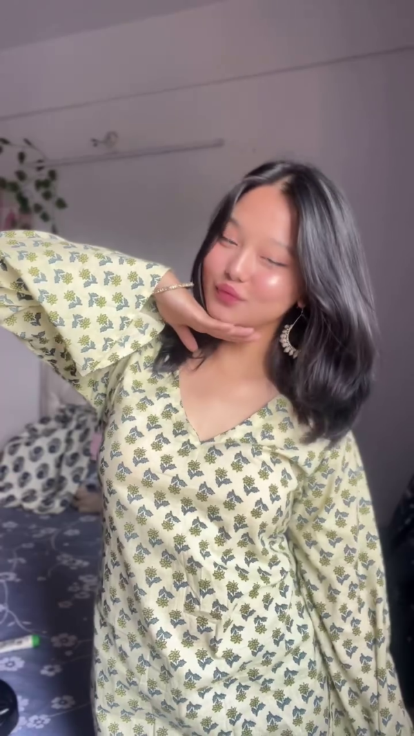 Women Printed Relaxed Fit Top - Image 2