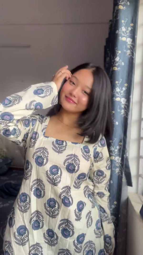Women Printed Relaxed Fit Top - Image 5
