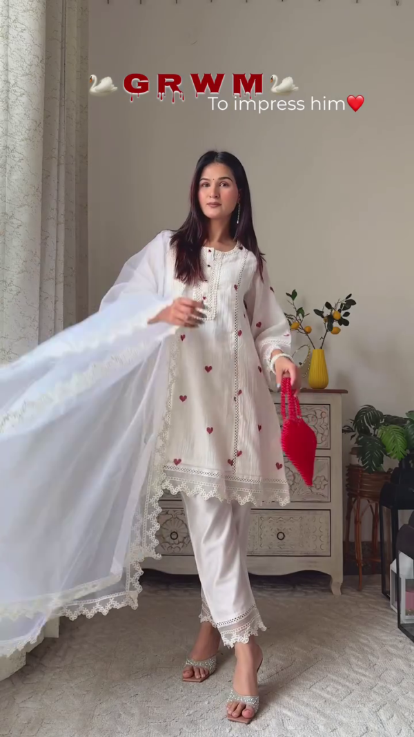 Floral Embroidered Regular Thread Work A-Line Kurta with Trousers & Dupatta - Image 3