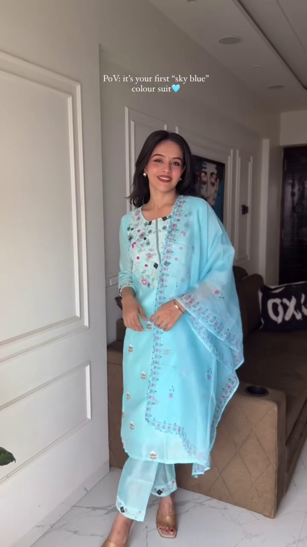 Olive embroidered kurta set with printed dupatta - Image 3