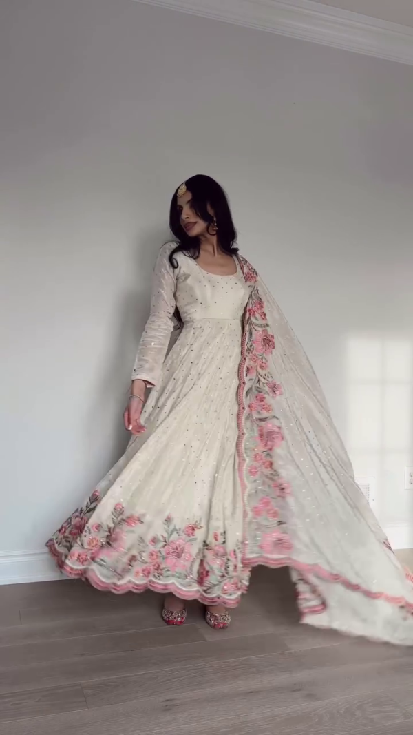 Women White Floral Printed Regular Kurta with Trousers & With Dupatta - Image 5