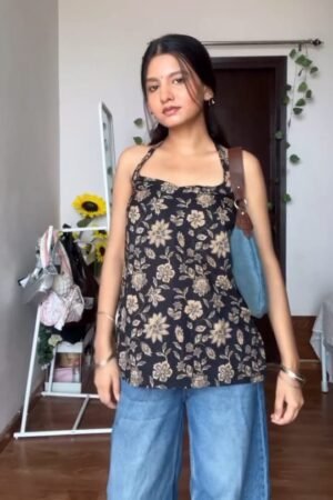 Trendy Black Floral Printed Sleeveless Top