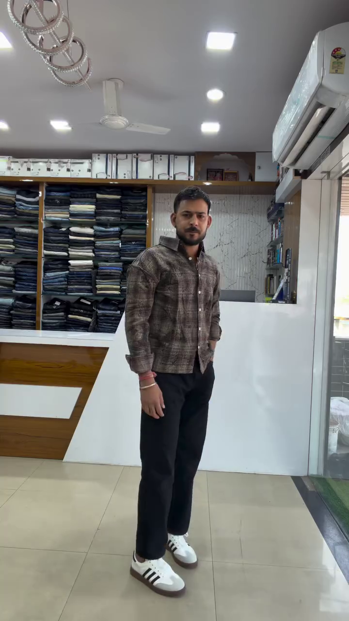 Men Spread Collar Textured Cotton Relaxed Fit Casual Shirt