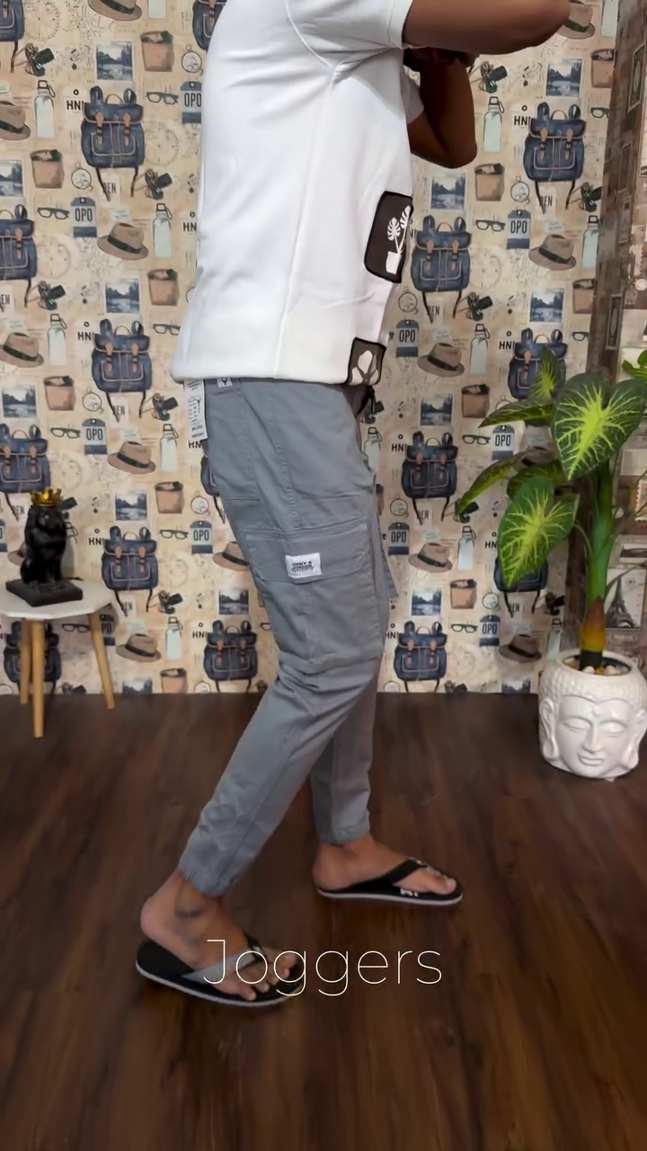 Men Relaxed Straight Leg Easy Wash Cargos Trousers - Image 3