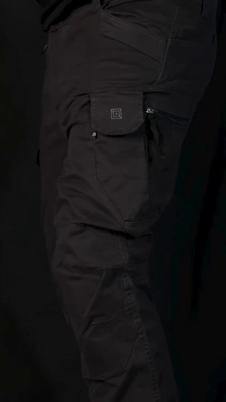 Men Cargo Trousers - Image 4