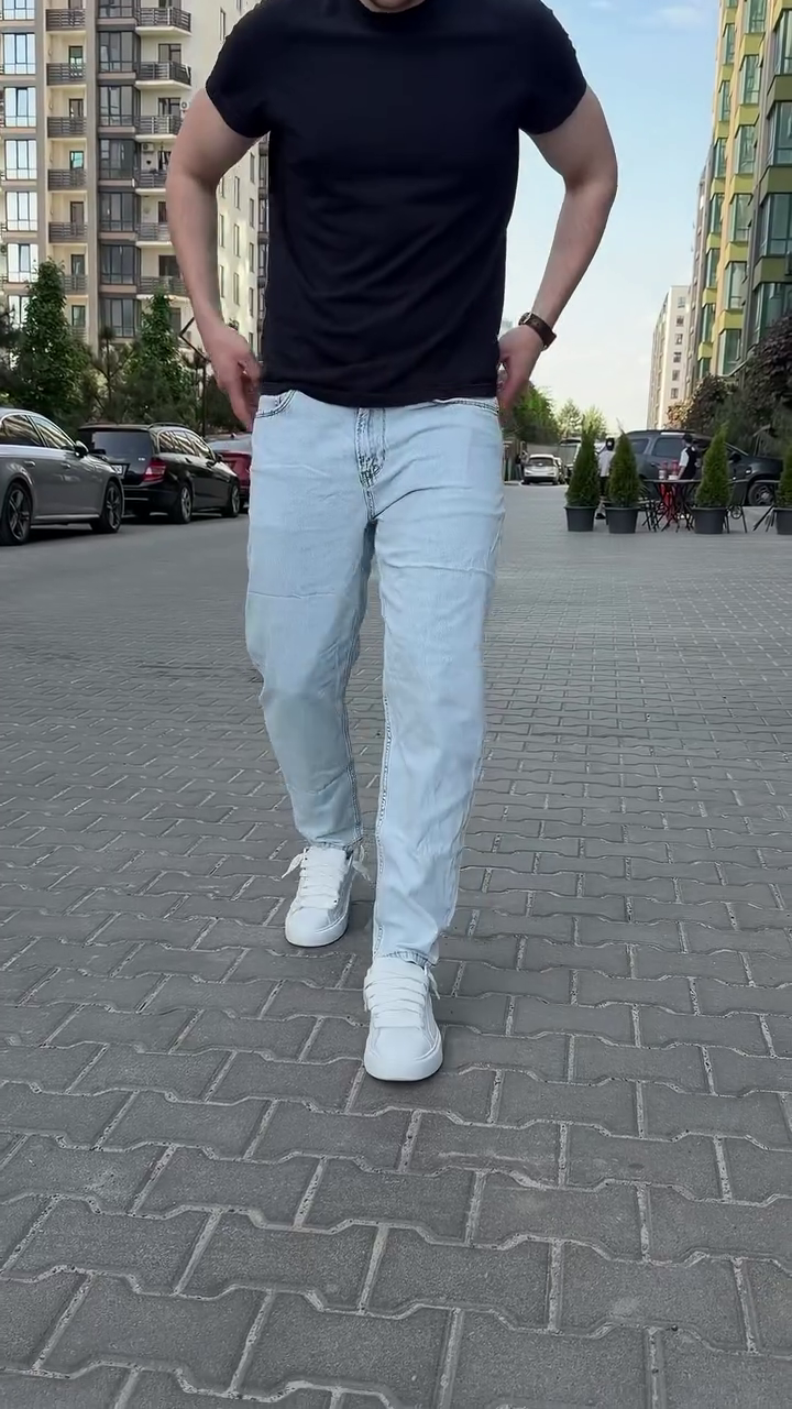 Men Wide Leg Mid-Rise Applique Cotton Jeans - Image 4