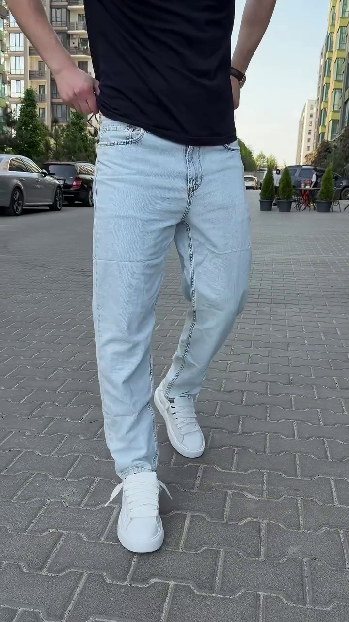 Men Wide Leg Mid-Rise Applique Cotton Jeans - Image 3